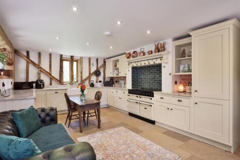 Old Court Barn Brobury (55).jpg