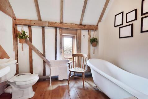 Old Court Barn Brobury (98).jpg