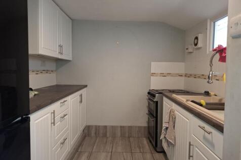 Kitchen (2).jpg