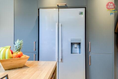 Living Room/ Kitchen