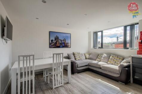 Kitchen/ Living Area