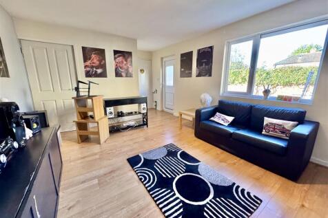 FAMILY ROOM / SNUG / BEDROOM