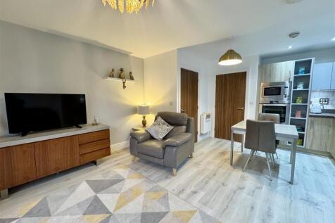 OPEN PLAN LOUNGE KITCHEN DINER