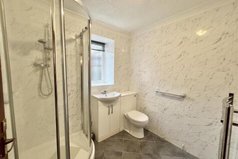 GROUND FLOOR SHOWER ROOM