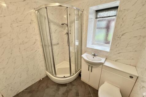 GROUND FLOOR SHOWER ROOM