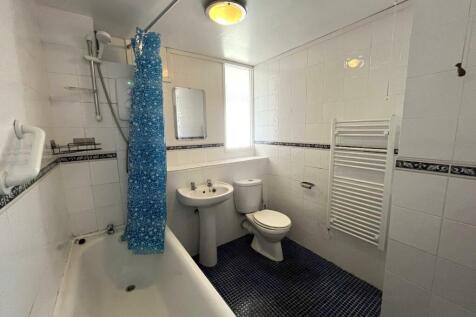 Bathroom.JPG