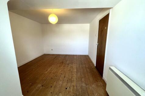 Bedroom 2.JPG