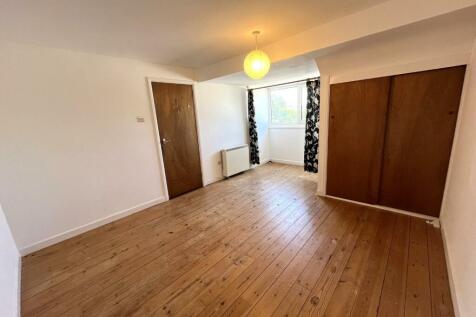 Bedroom 2.JPG