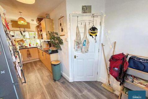 Kitchen 2.jpg