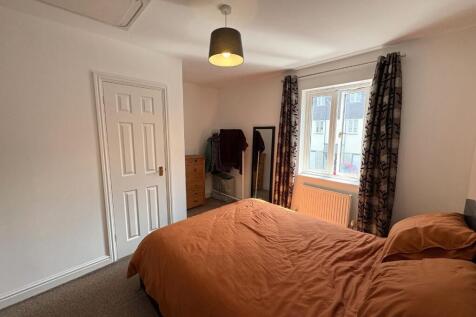 Bedroom 1 (2)