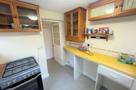 kitchen...JPG