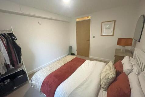 Bedroom...jpg