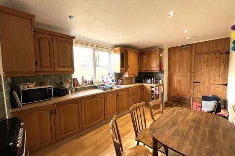 Kitchen 2.JPG
