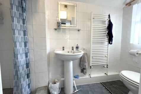 Downstairs Shower Room.JPG
