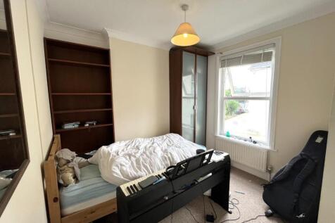 Bedroom 2.JPG