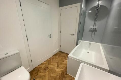 Bathroom ..jpeg