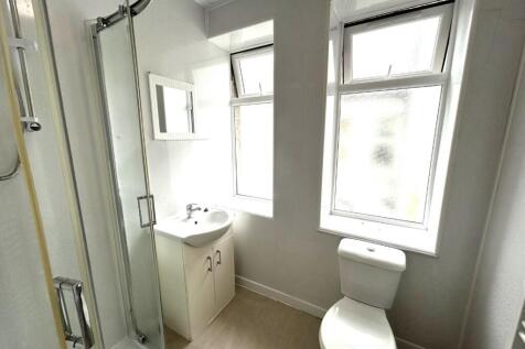 Bathroom 1.jpeg