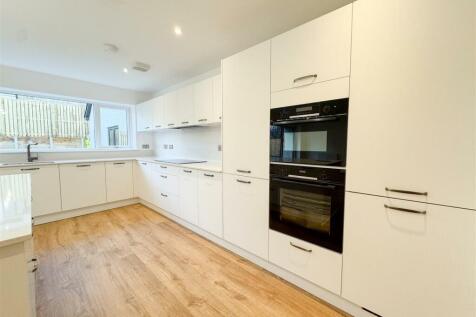 Family/Dine/Kitchen