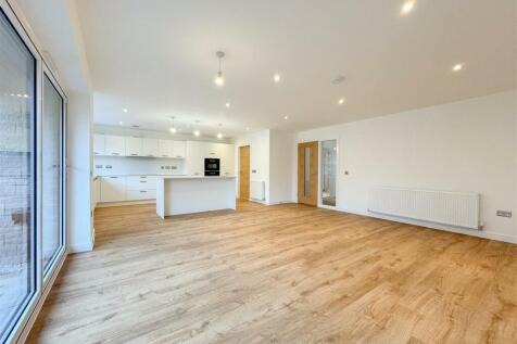 Family/Dine/Kitchen