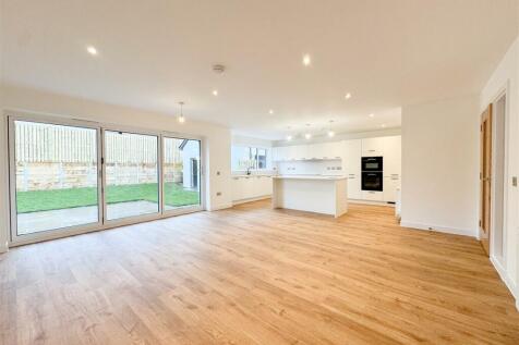 Family/Dine/Kitchen