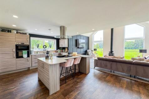 Kitchen/Family/Dine/Lounge