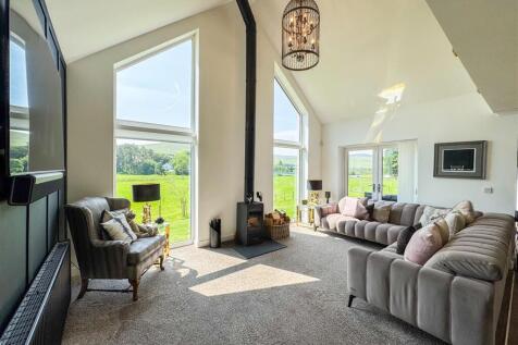 Kitchen/Family/Dine/Lounge