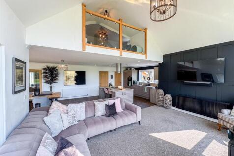 Kitchen/Family/Dine/Lounge