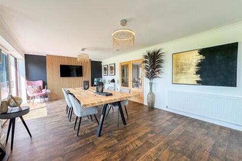Kitchen/Family/Dine/Lounge