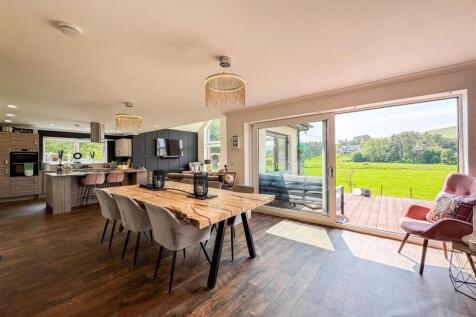 Kitchen/Family/Dine/Lounge