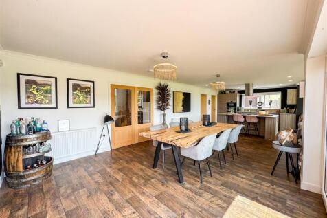 Kitchen/Family/Dine/Lounge