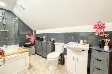Upper Bathroom