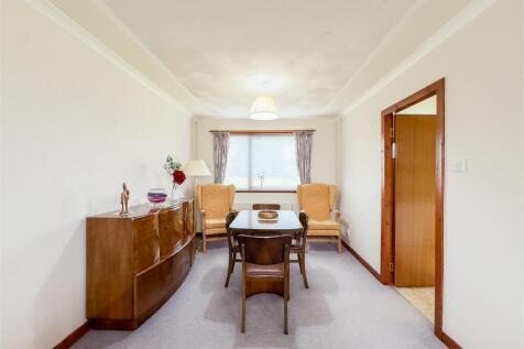 Lounge/Dining