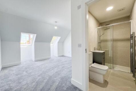 Bedroom/En-Suite 1