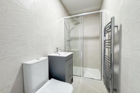 Bedroom/En-Suite 1