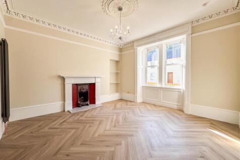 Family/Kitchen/Lounge