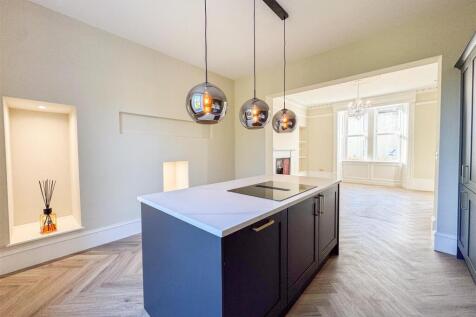 Family/Kitchen/Lounge