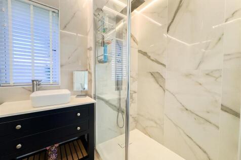 Master/En-Suite