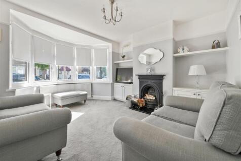 Queens Grove Road, E4
