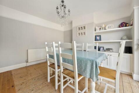 Queens Grove Road, E4