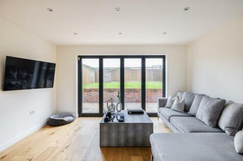 Sewardstone Road E4