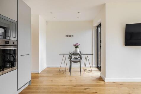 Sewardstone Road E4