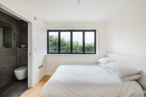 Sewardstone Road E4