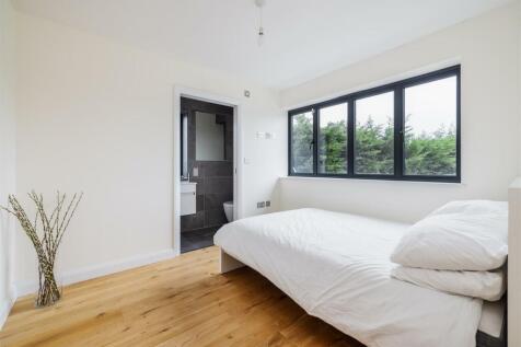 Sewardstone Road E4