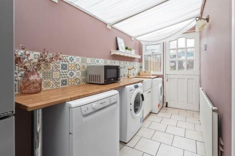 Bluehouse Road, E4