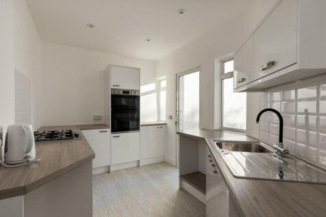 New Road, E4