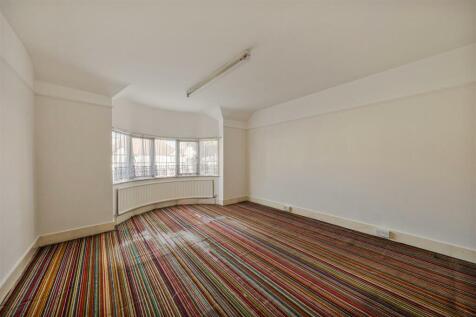New Road, E4