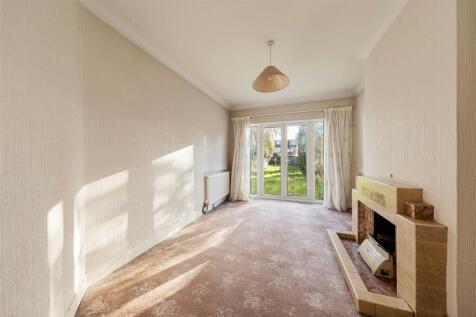New Road, E4