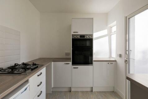 New Road, E4