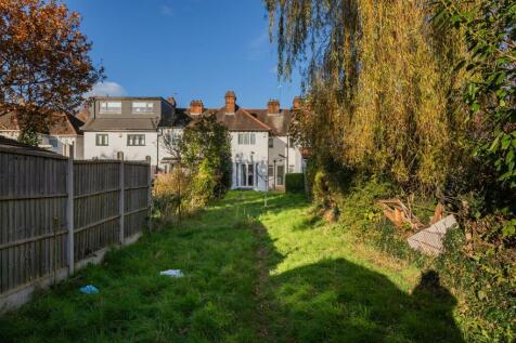 New Road, E4