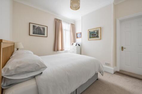 Chingford Avenue E4